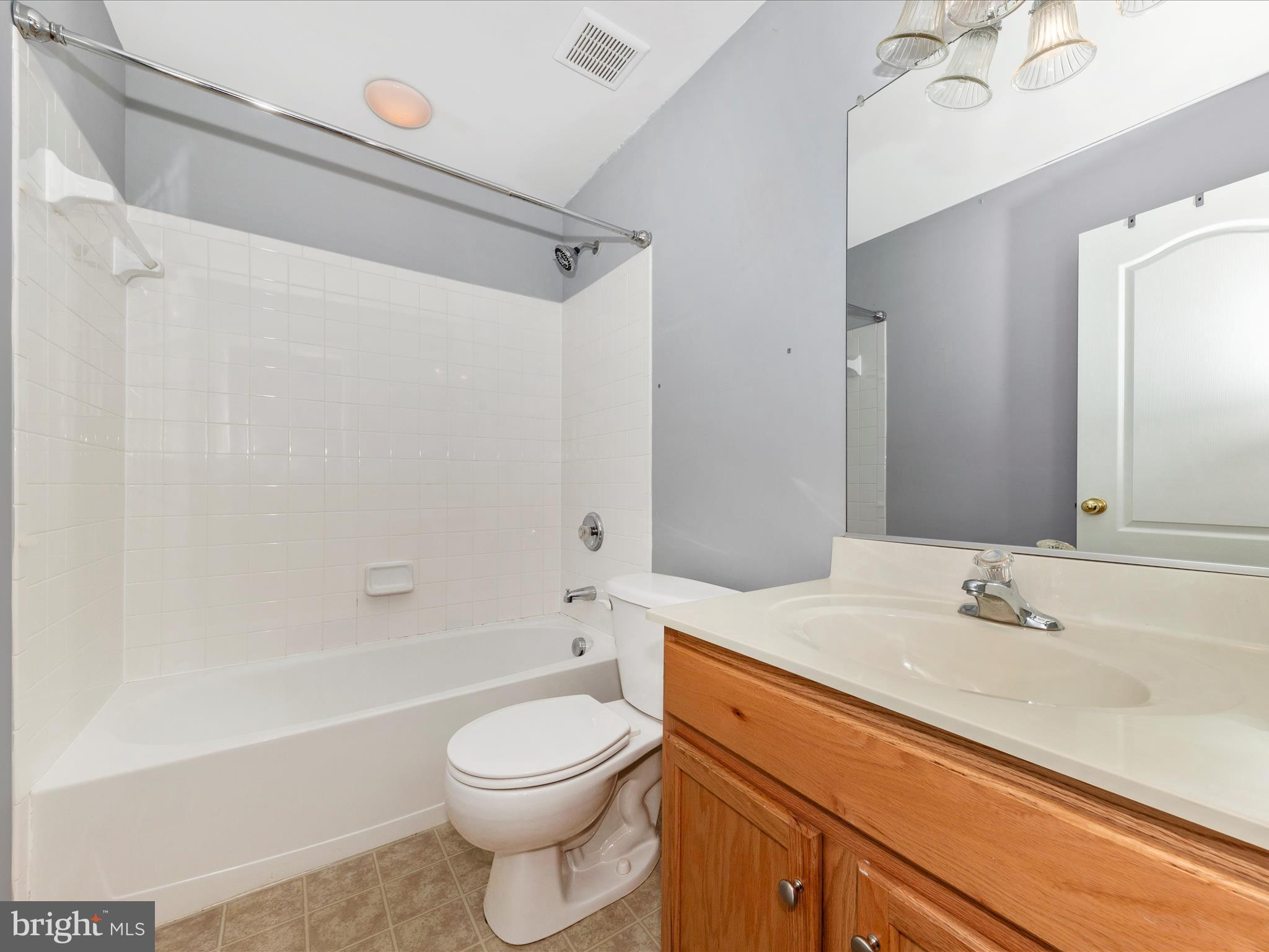 COLONIAL HILLS - Residential