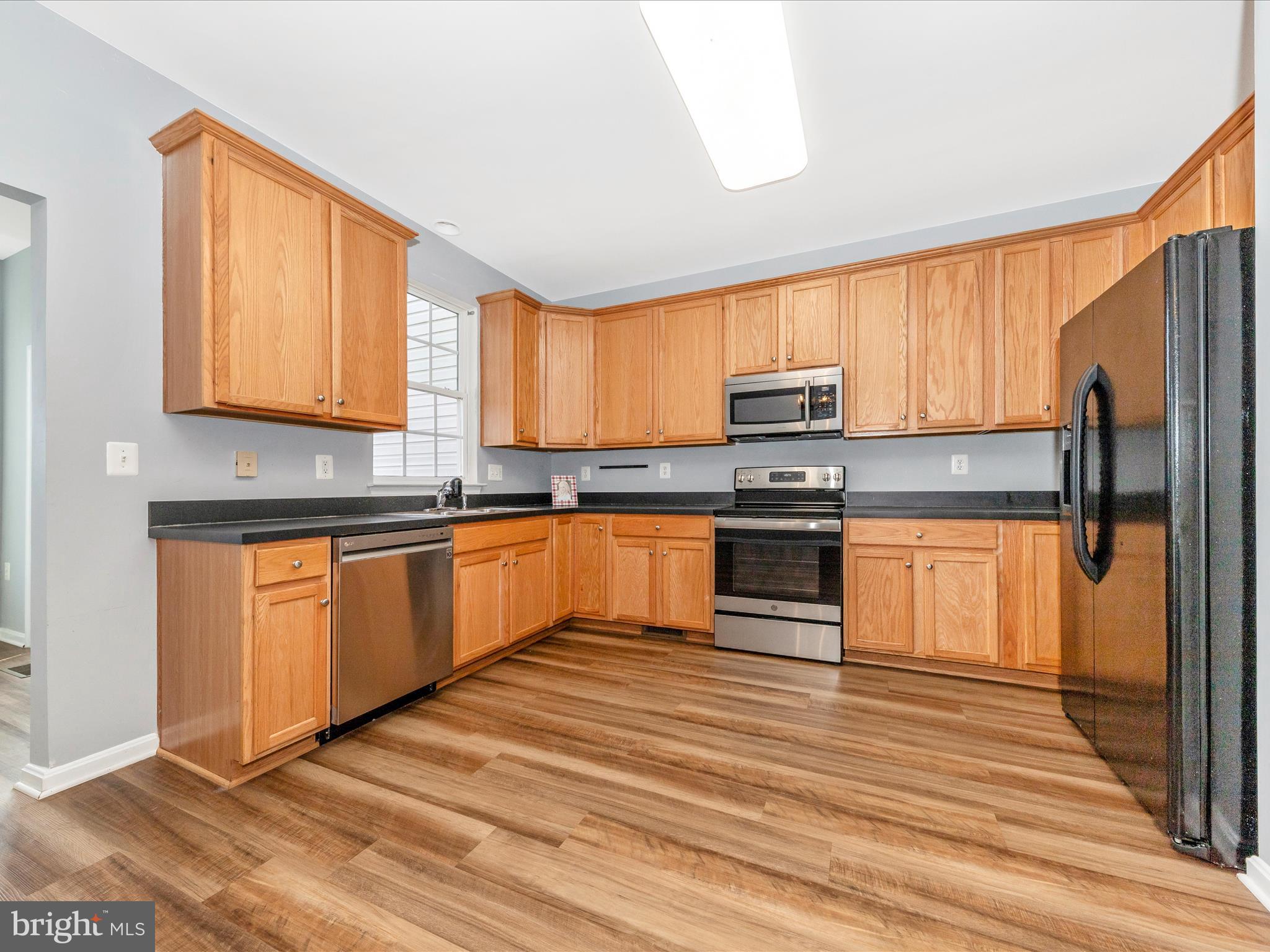 COLONIAL HILLS - Residential