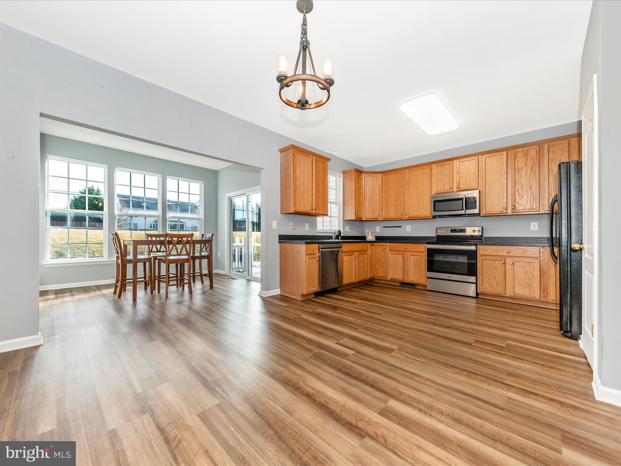 COLONIAL HILLS - Residential