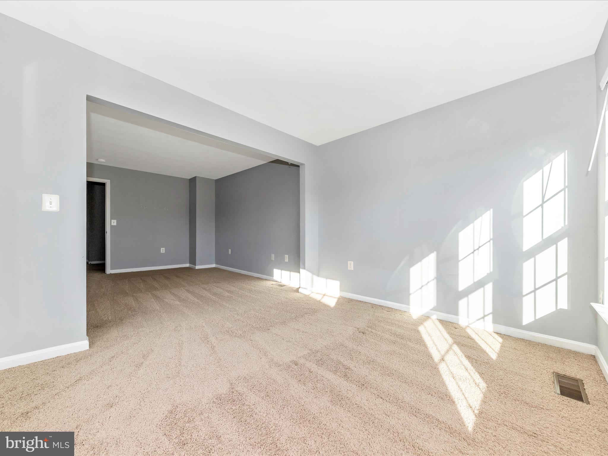 COLONIAL HILLS - Residential