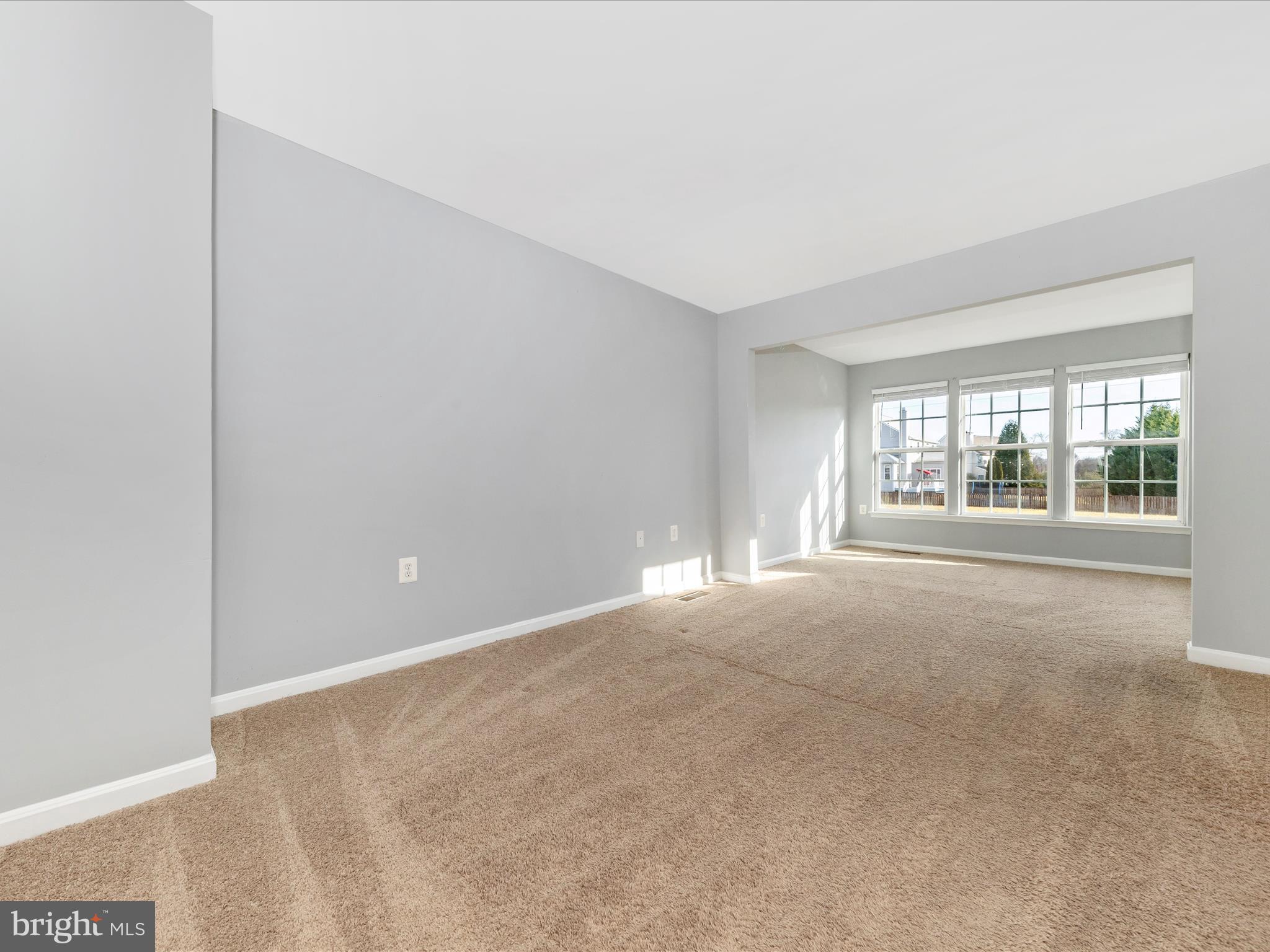 COLONIAL HILLS - Residential