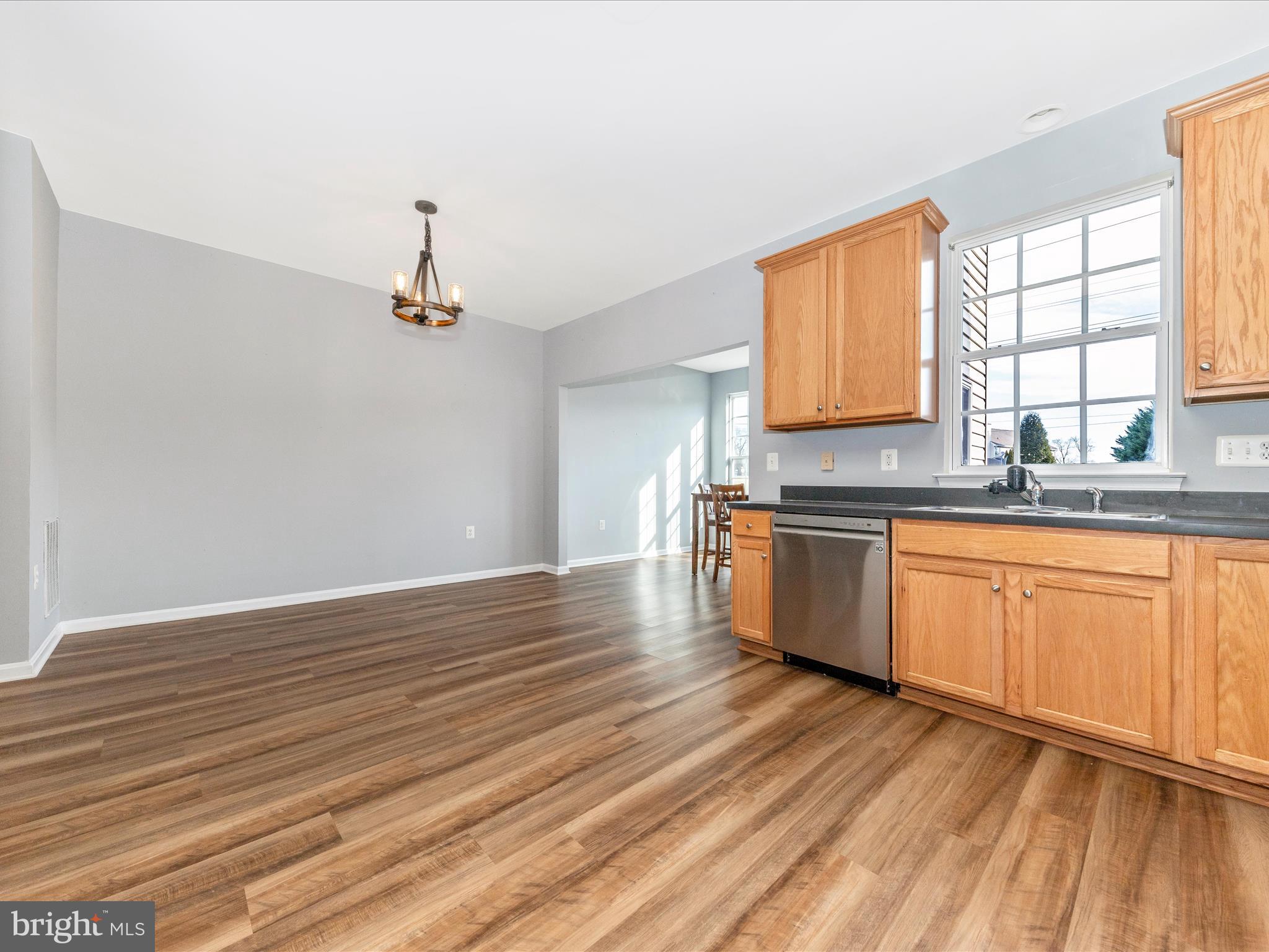 COLONIAL HILLS - Residential