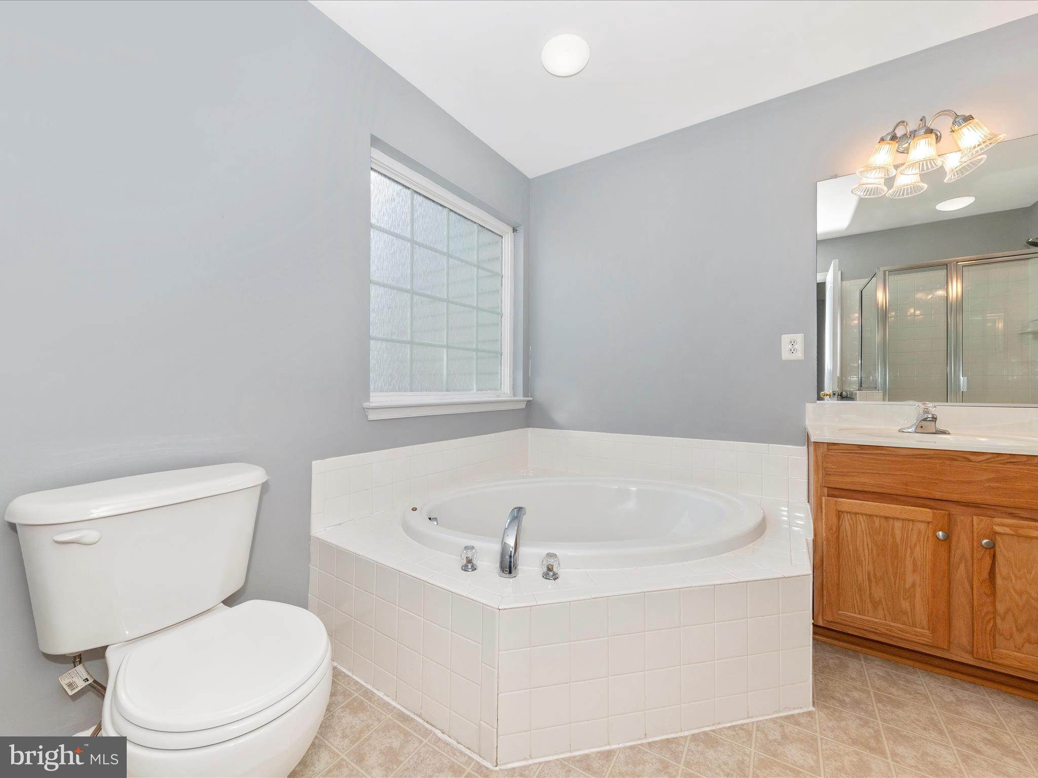 COLONIAL HILLS - Residential