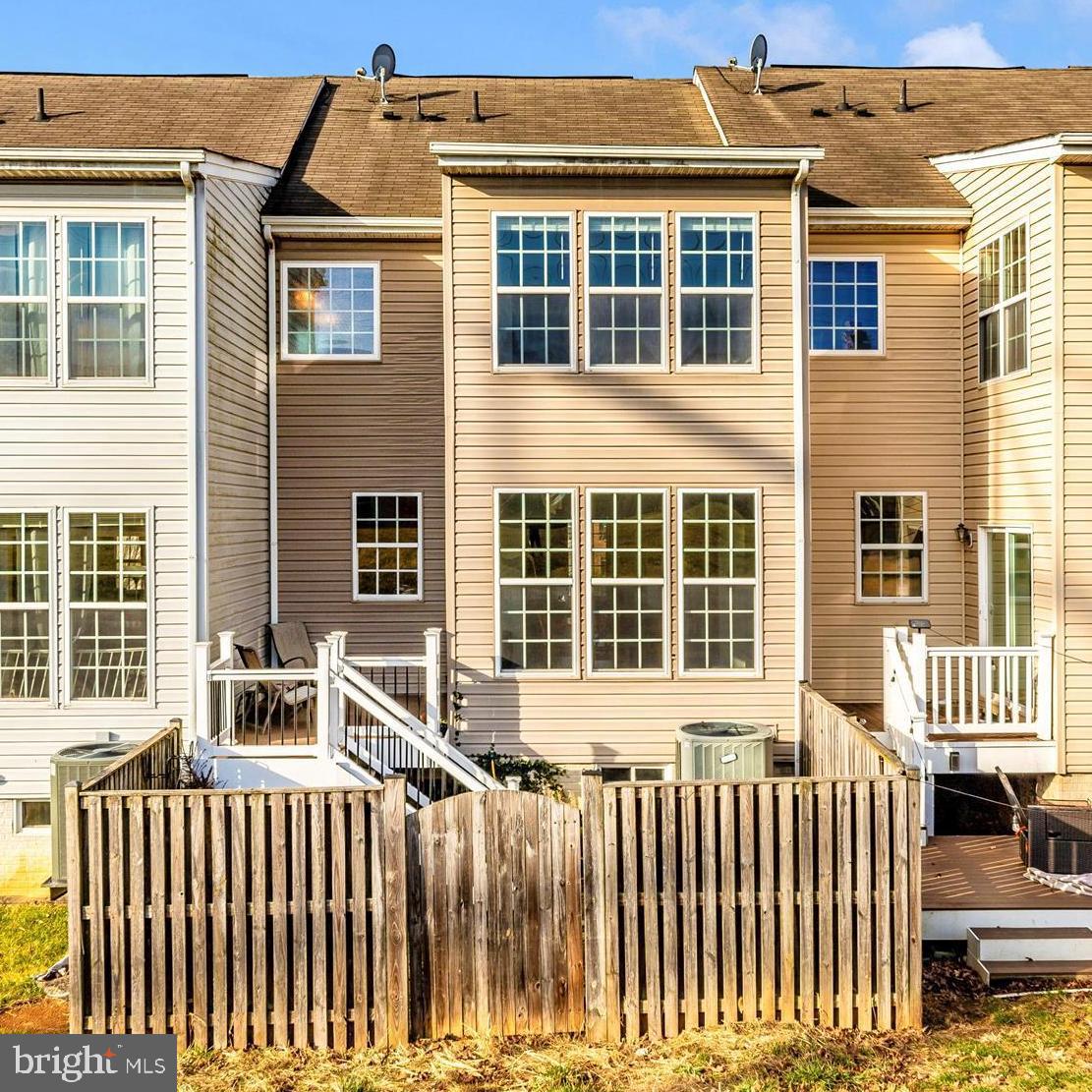 COLONIAL HILLS - Residential