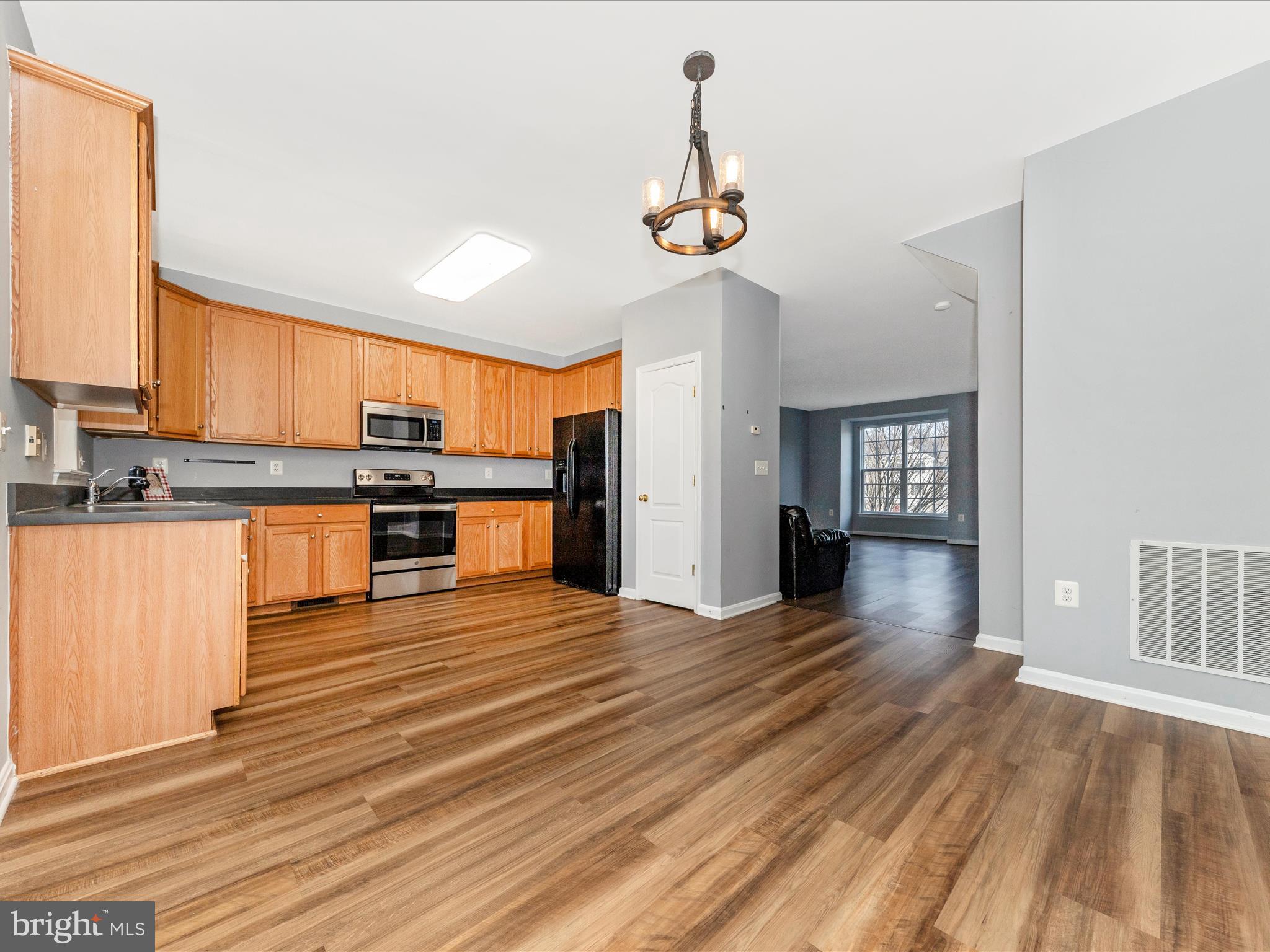 COLONIAL HILLS - Residential