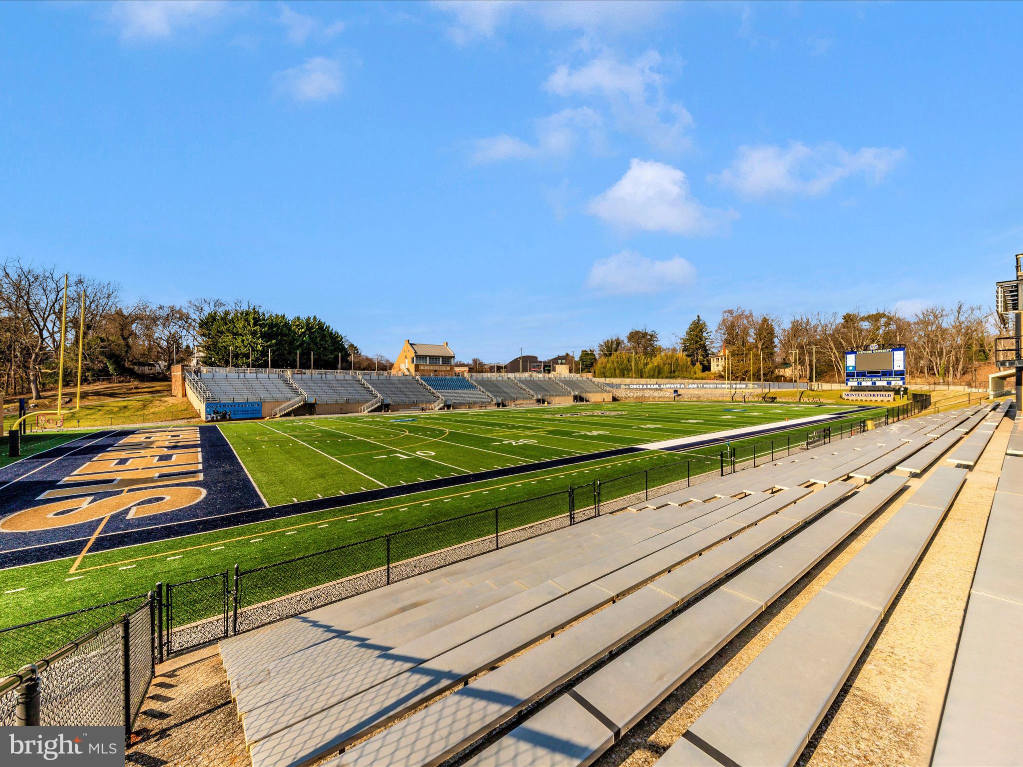 COLONIAL HILLS - Residential