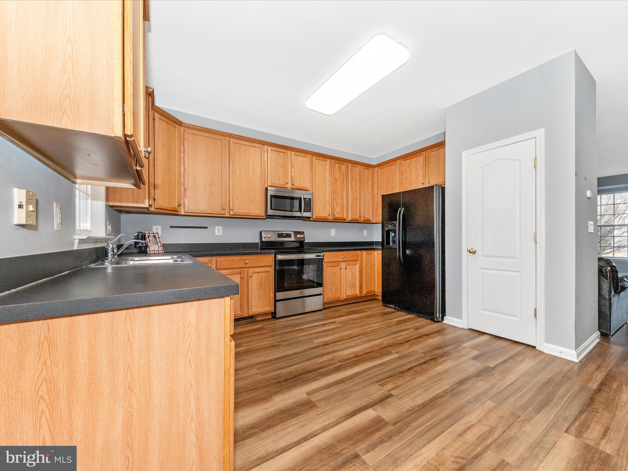 COLONIAL HILLS - Residential