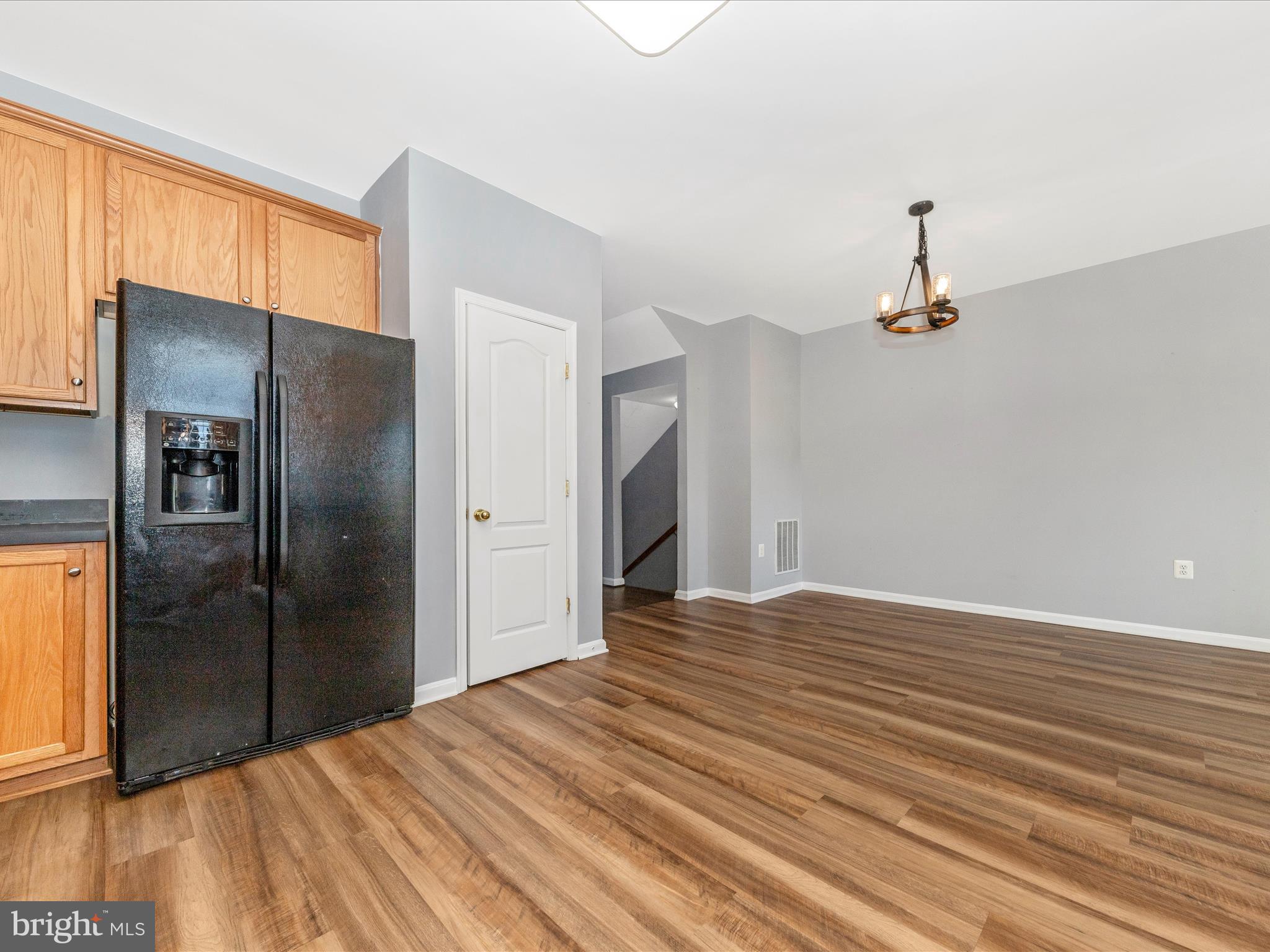 COLONIAL HILLS - Residential