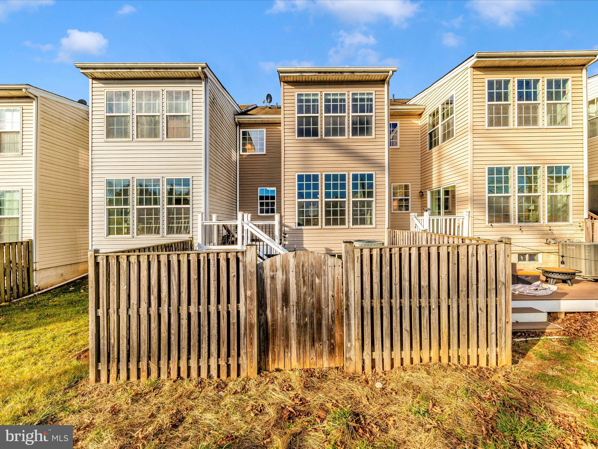 COLONIAL HILLS - Residential