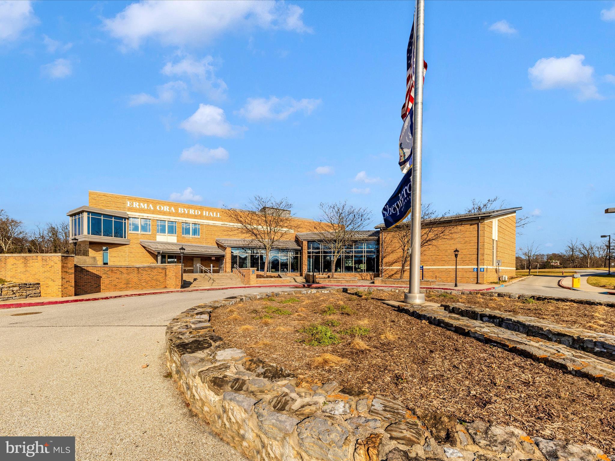 COLONIAL HILLS - Residential