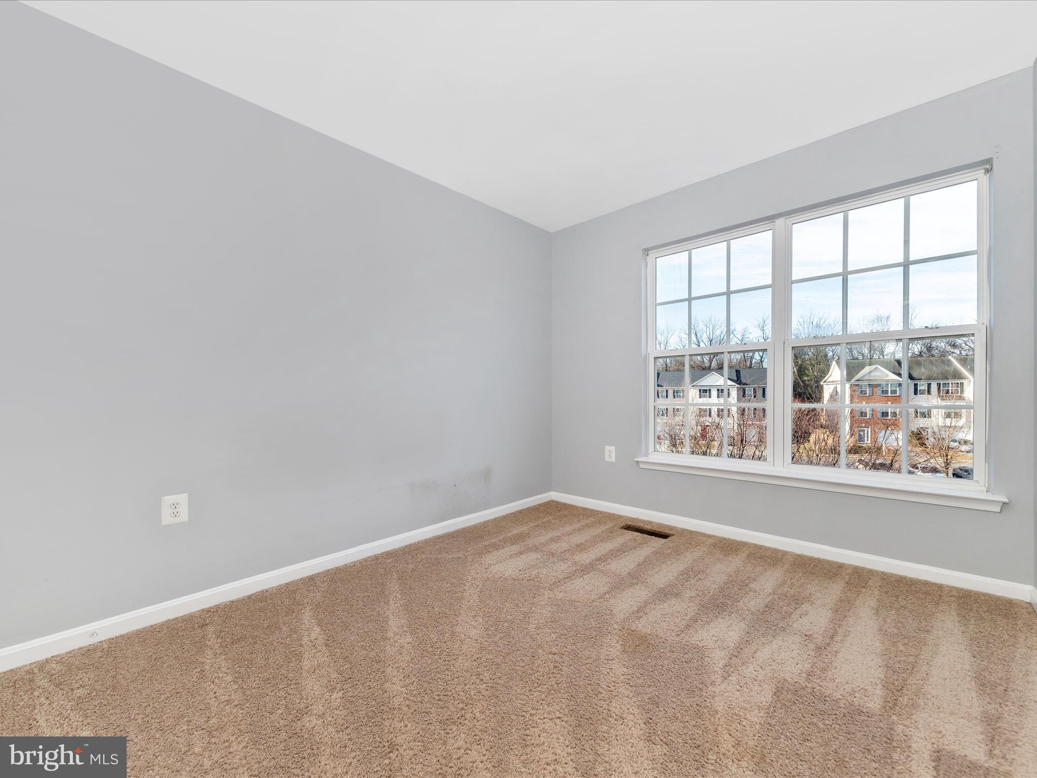 COLONIAL HILLS - Residential