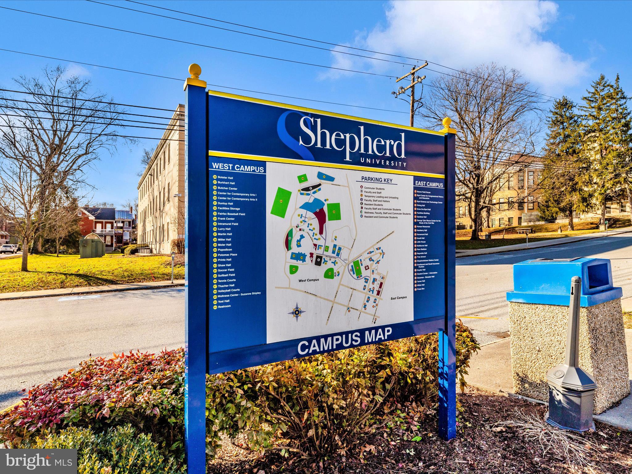 COLONIAL HILLS - Residential