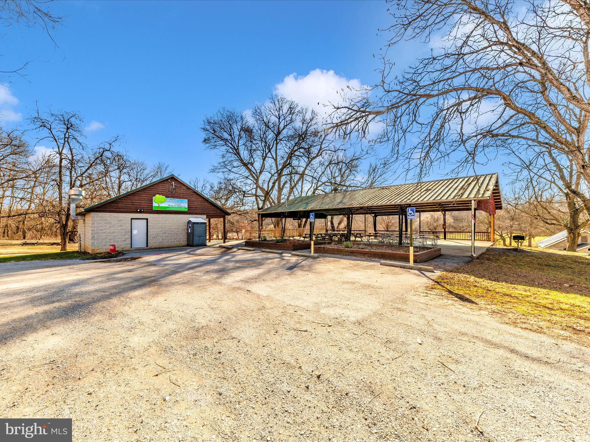 COLONIAL HILLS - Residential