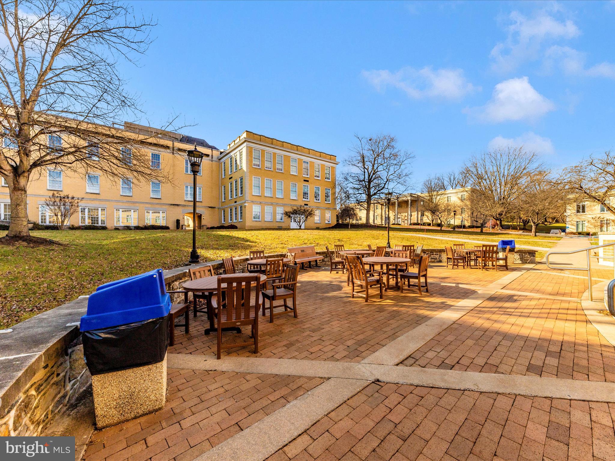 COLONIAL HILLS - Residential