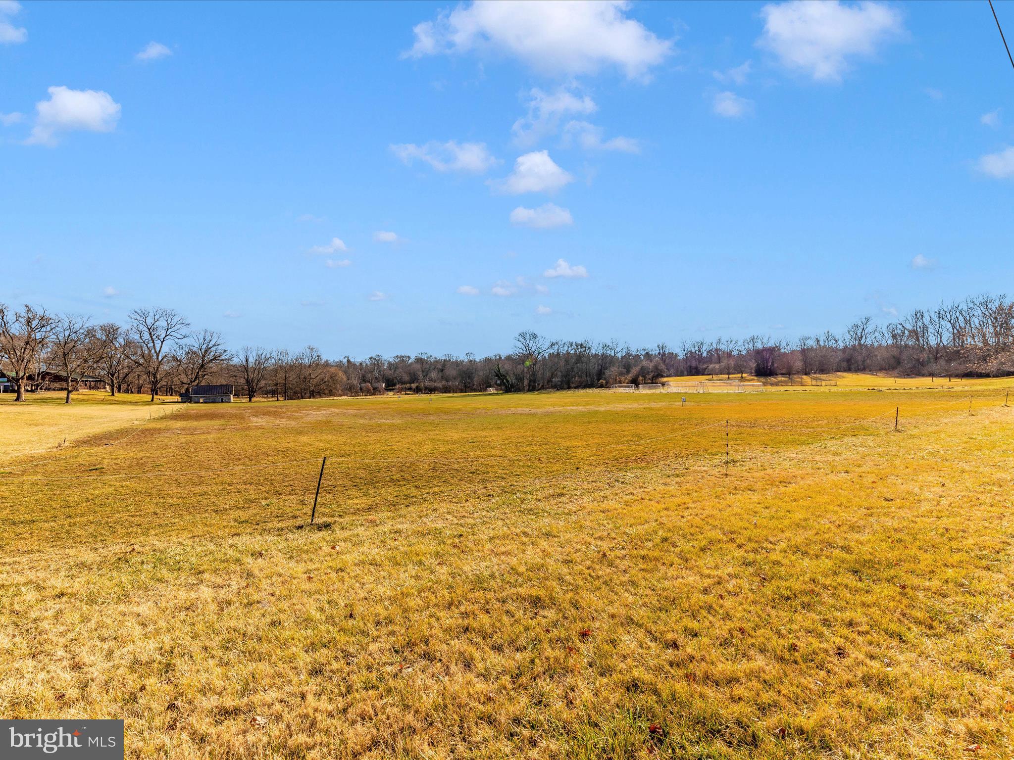 COLONIAL HILLS - Residential