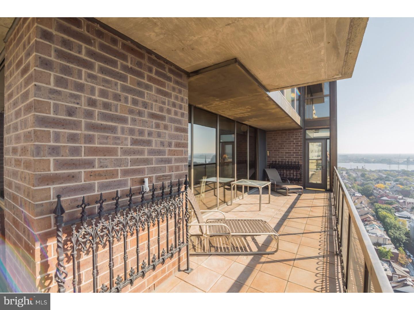 SOCIETY HILL - Residential