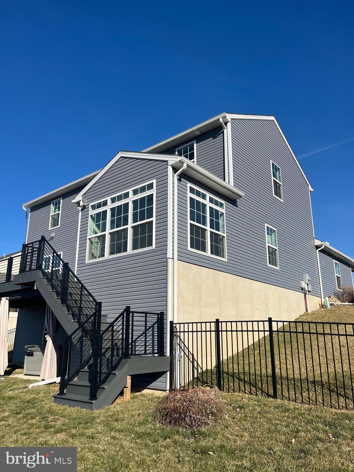 WINDY HEIGHTS, THE NEW - Residential