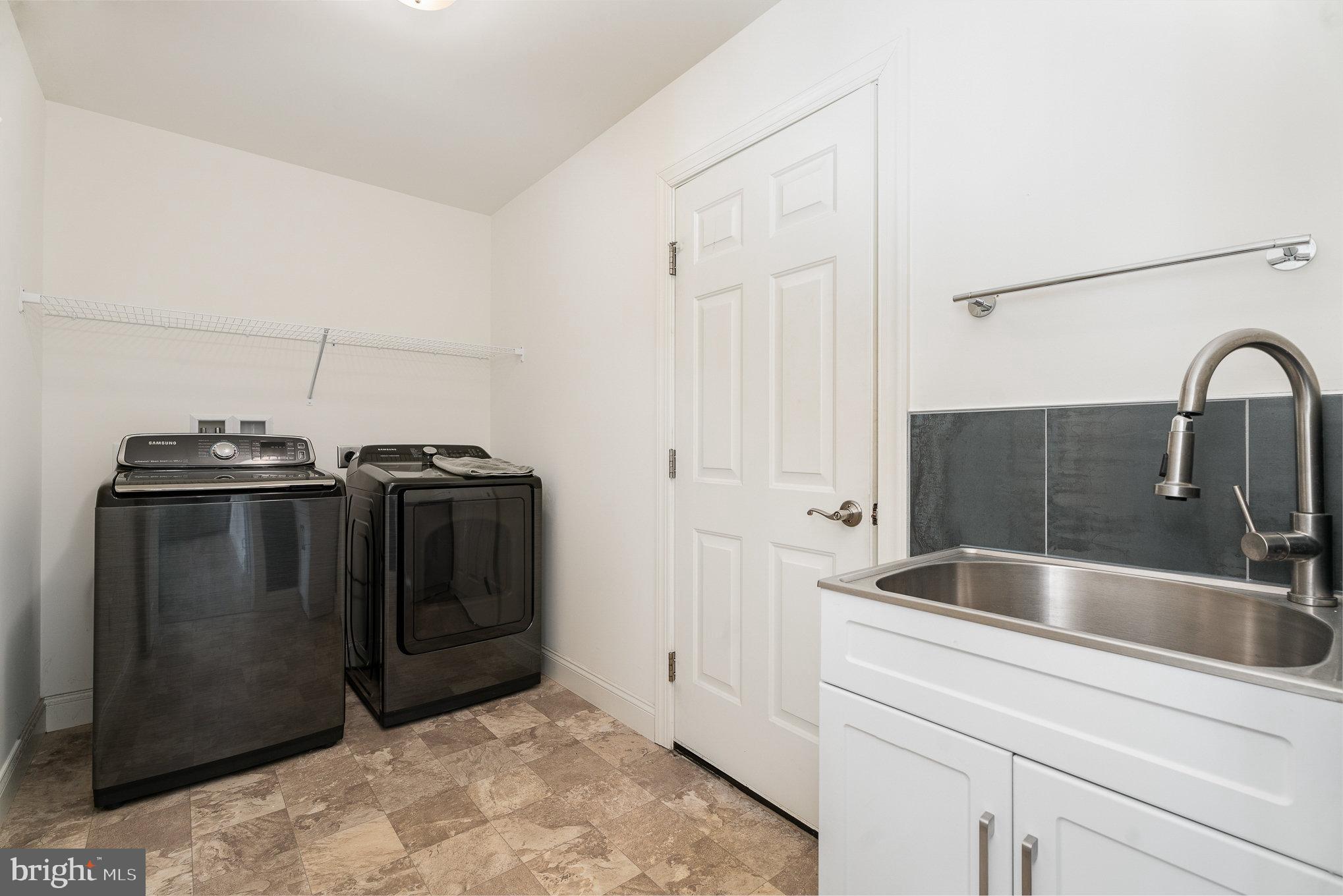 WINDY HEIGHTS, THE NEW - Residential