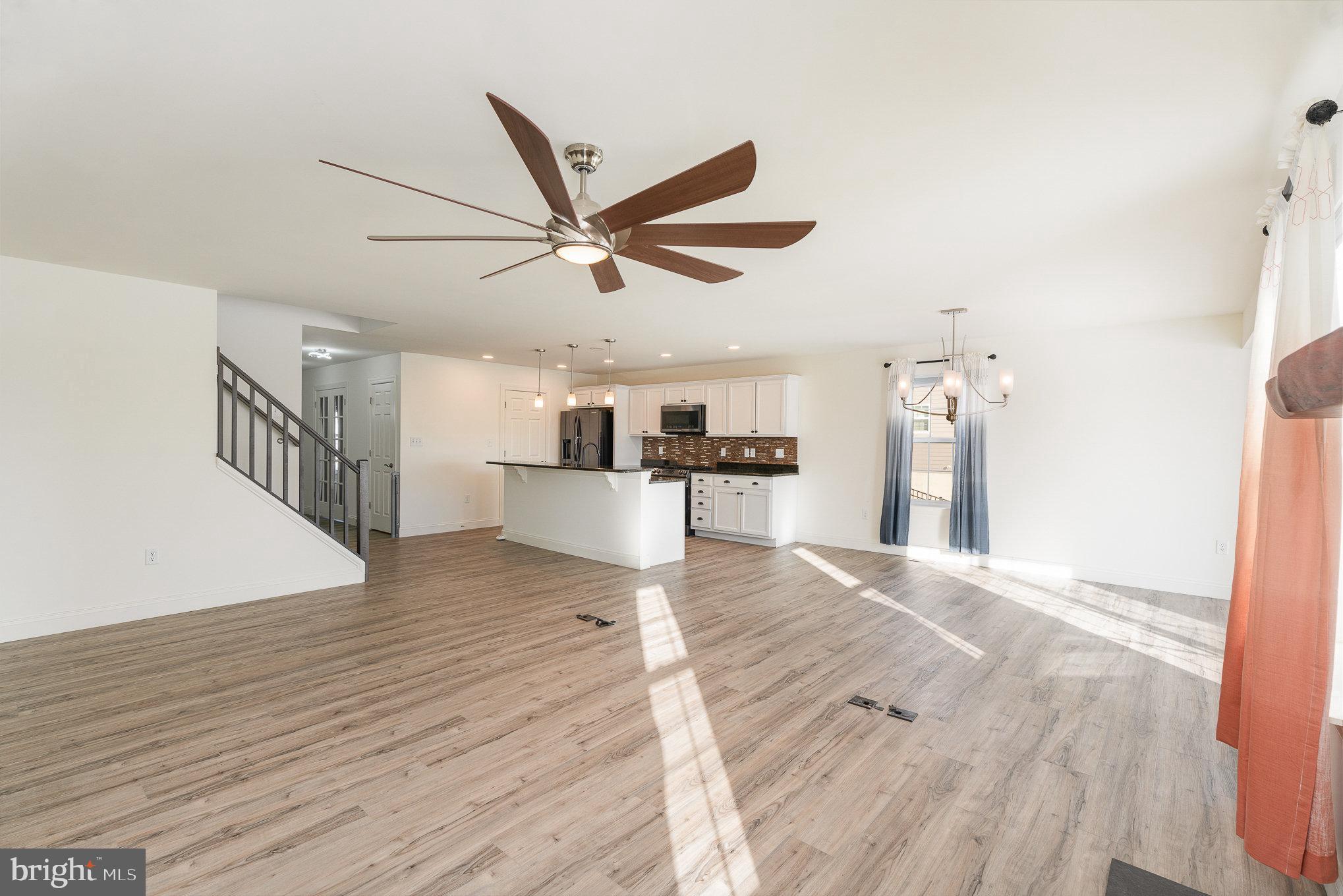 WINDY HEIGHTS, THE NEW - Residential