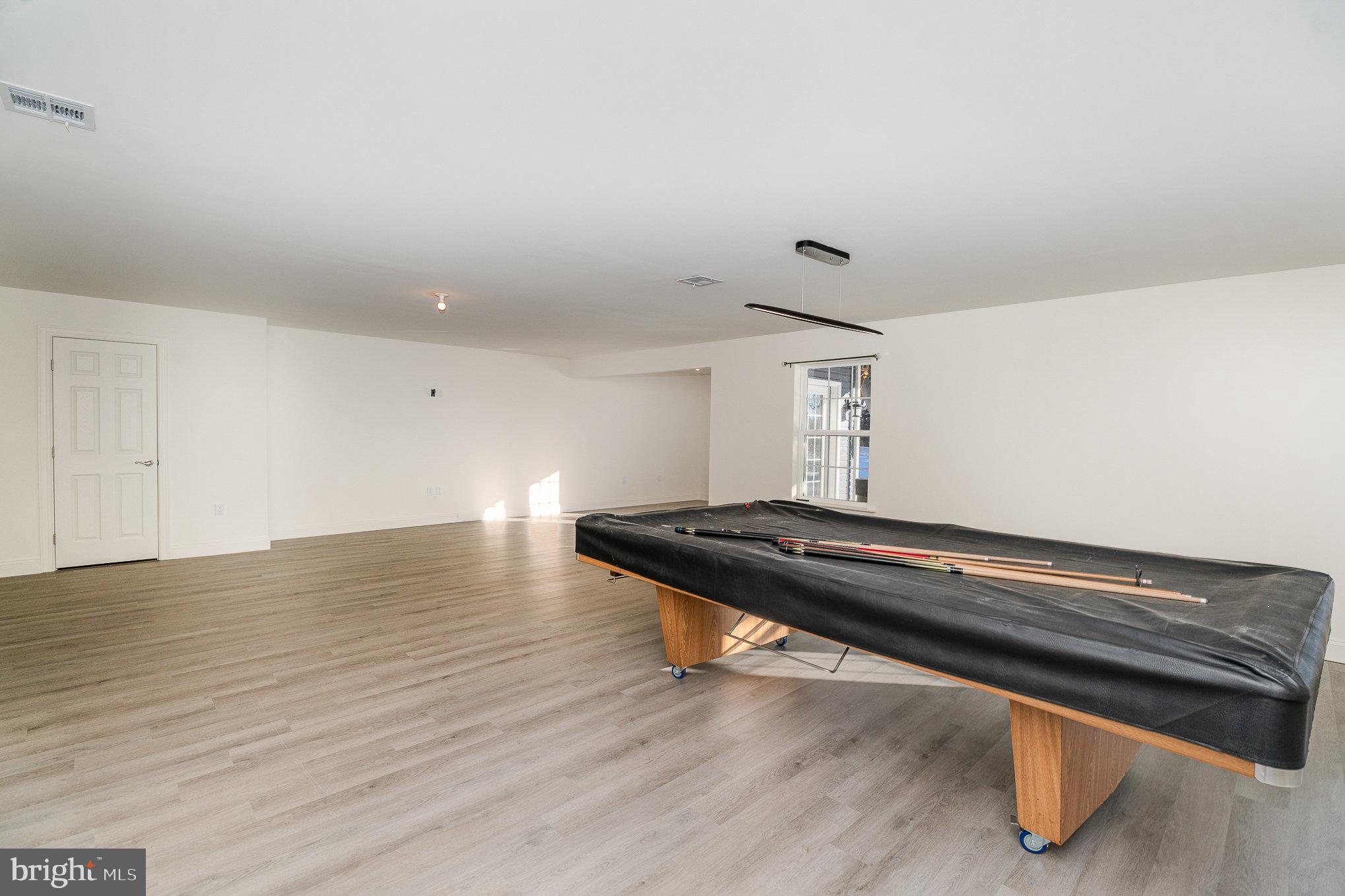 WINDY HEIGHTS, THE NEW - Residential