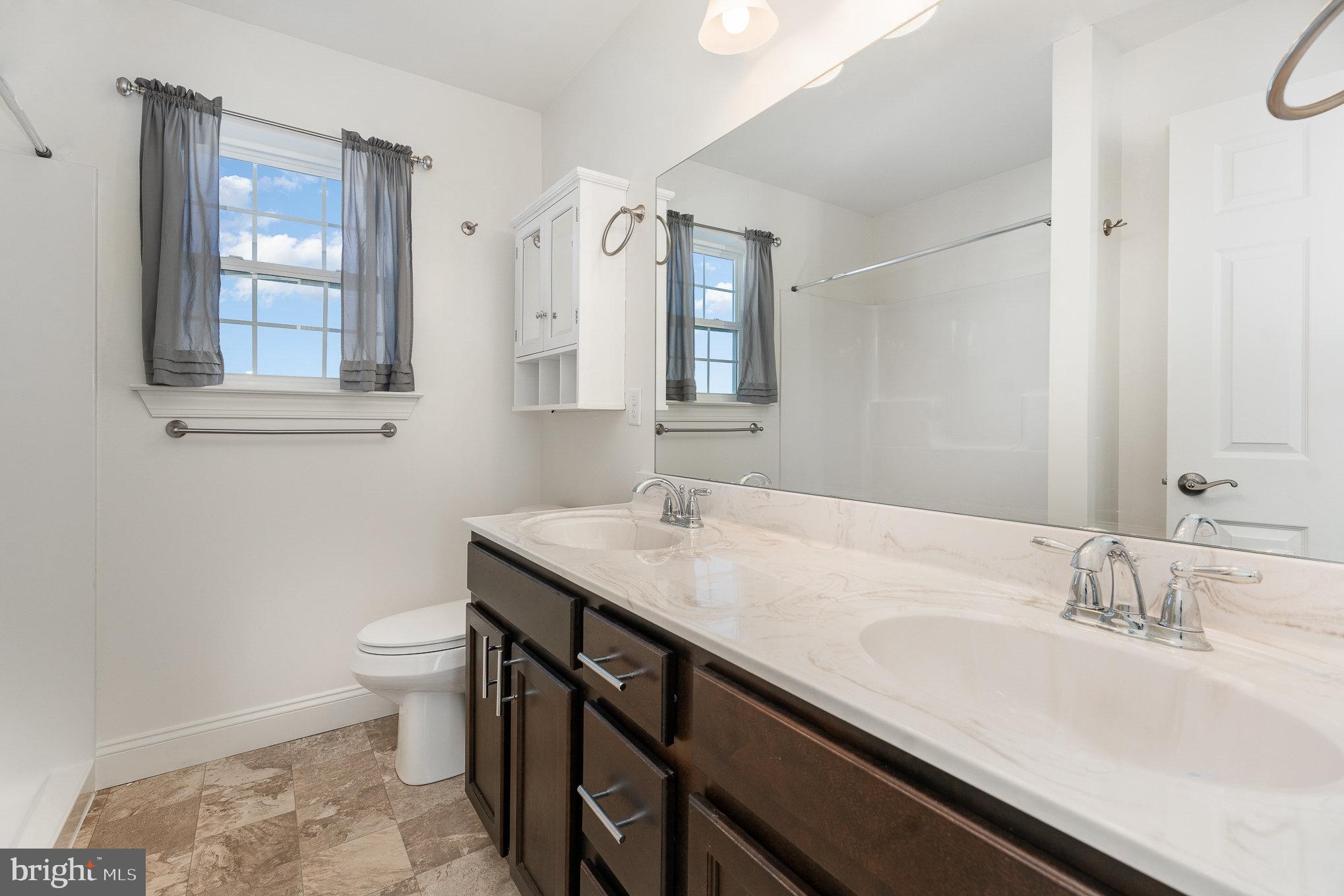 WINDY HEIGHTS, THE NEW - Residential