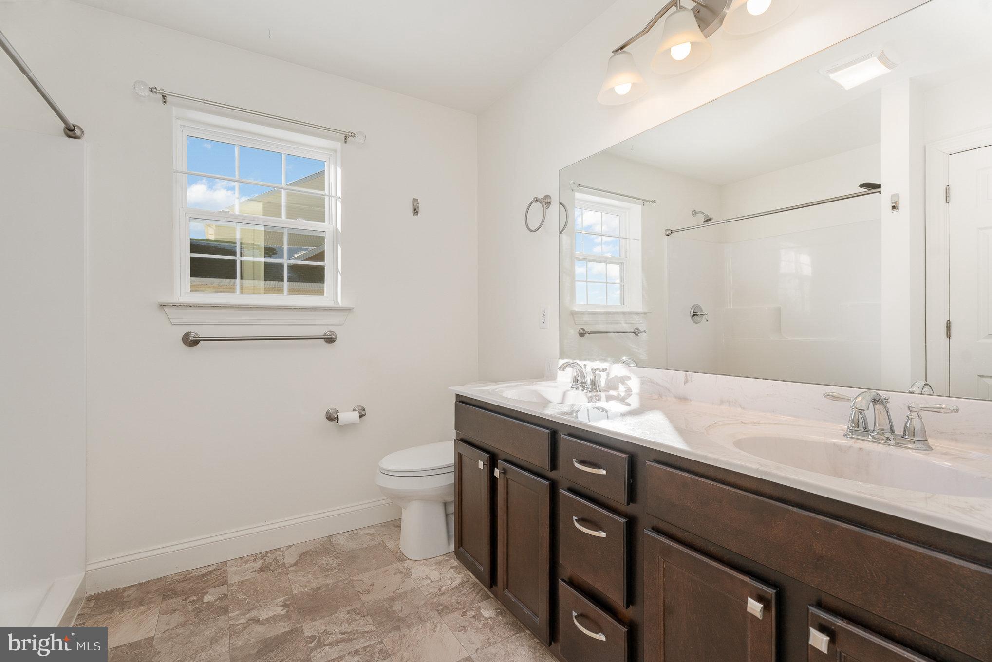 WINDY HEIGHTS, THE NEW - Residential