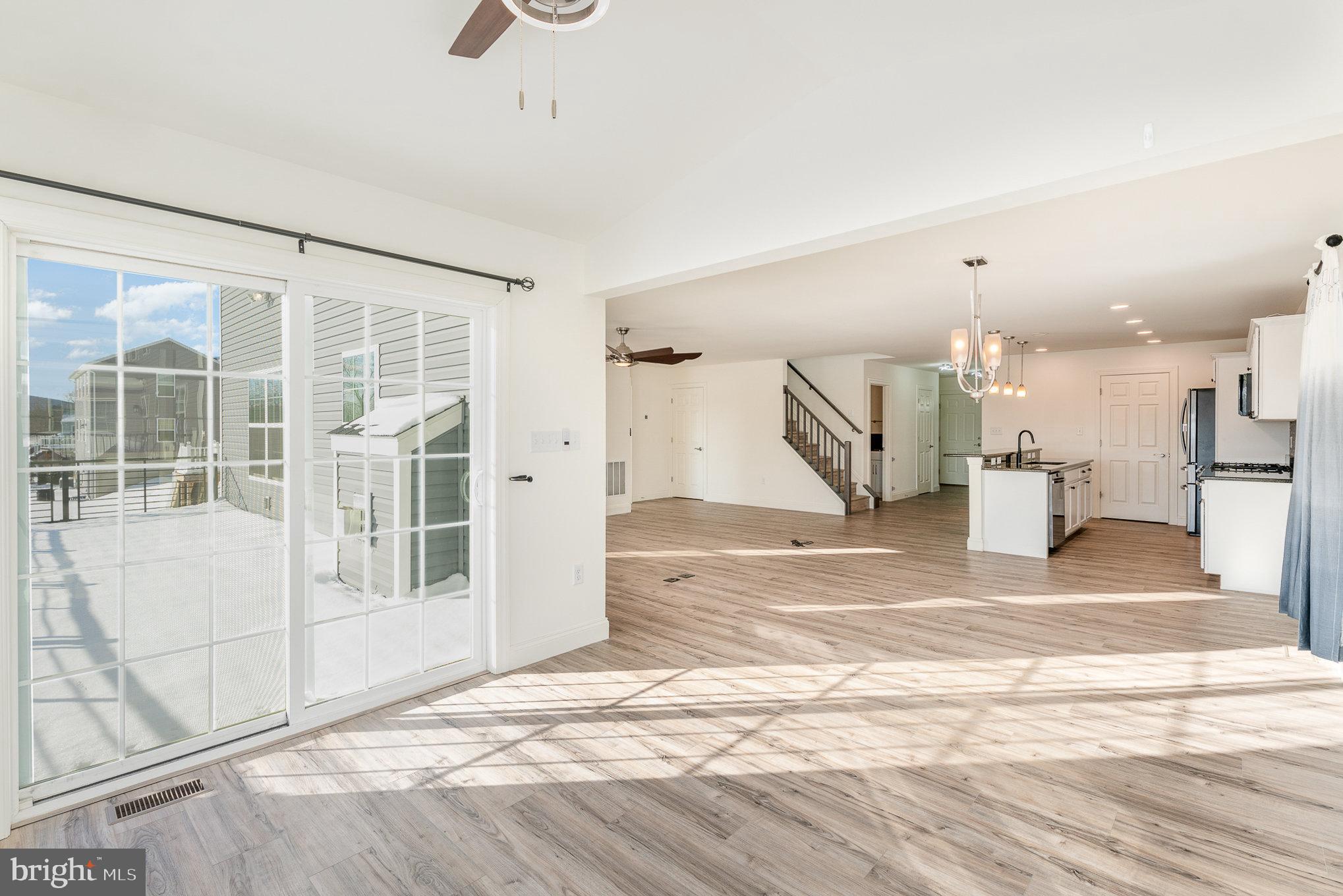 WINDY HEIGHTS, THE NEW - Residential