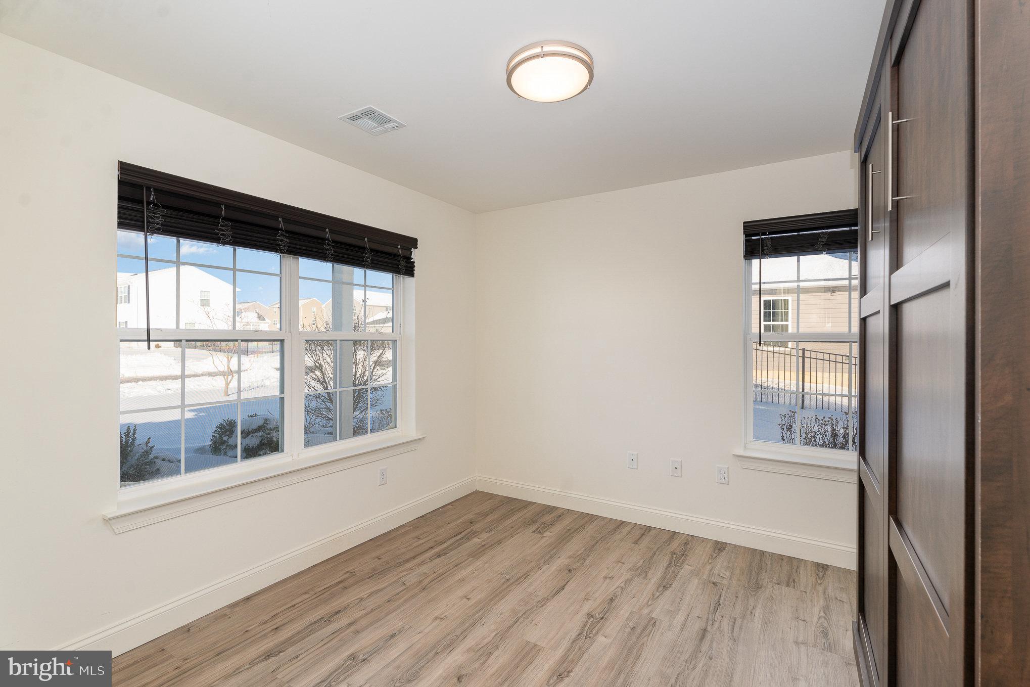 WINDY HEIGHTS, THE NEW - Residential