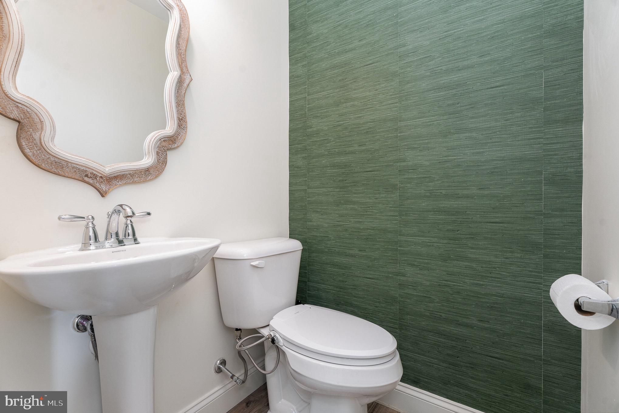 WINDY HEIGHTS, THE NEW - Residential