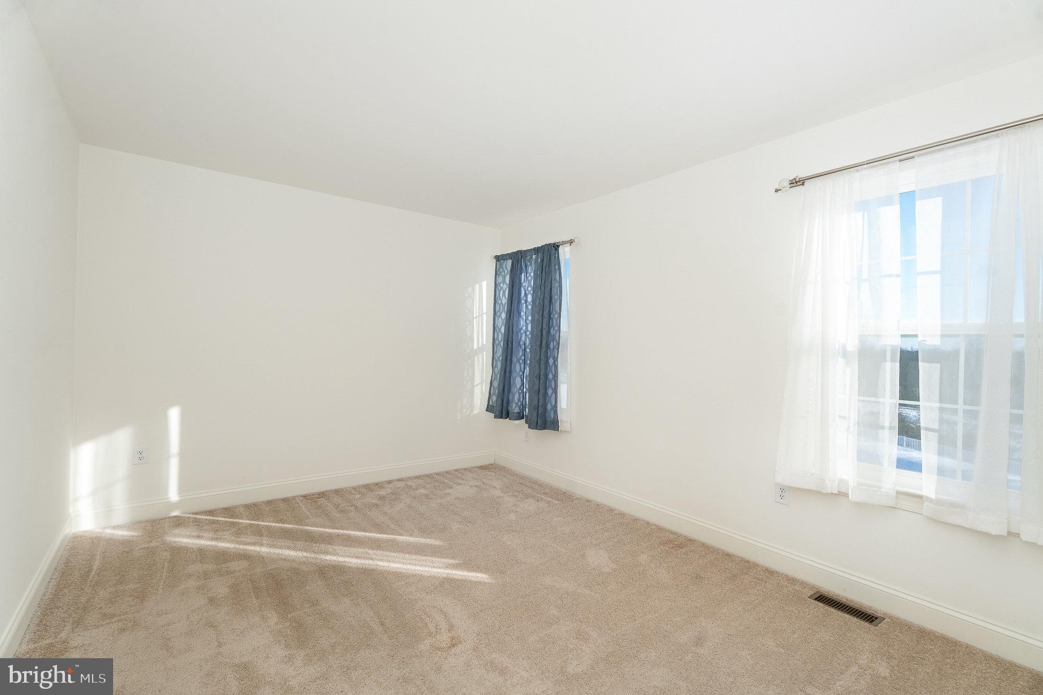 WINDY HEIGHTS, THE NEW - Residential