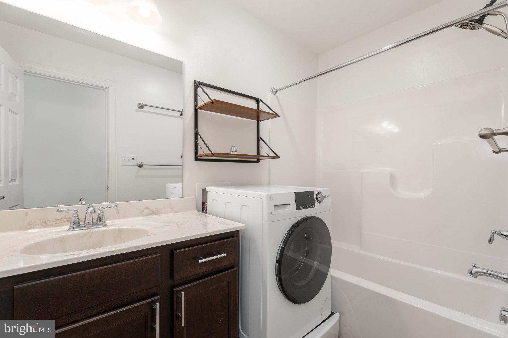 WINDY HEIGHTS, THE NEW - Residential