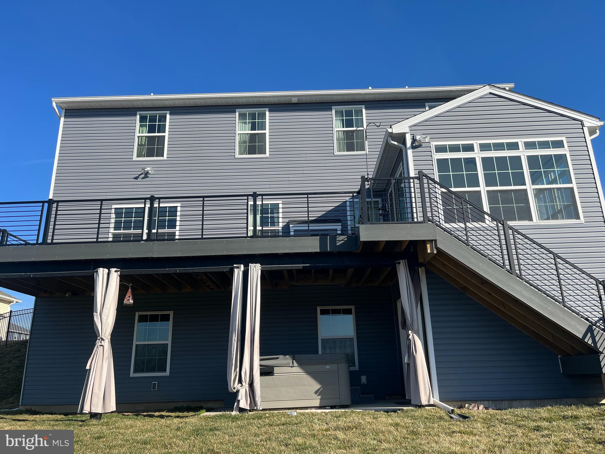 WINDY HEIGHTS, THE NEW - Residential