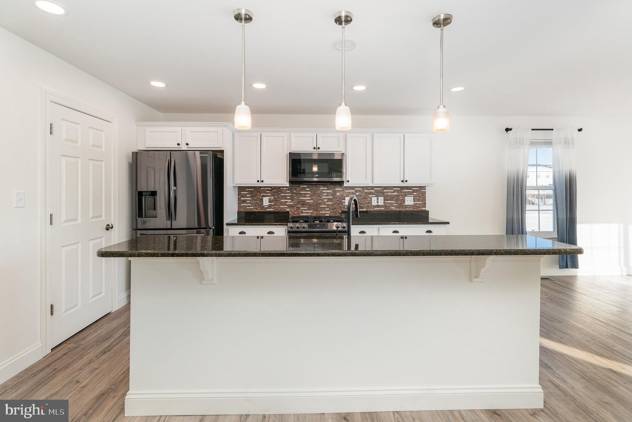 WINDY HEIGHTS, THE NEW - Residential