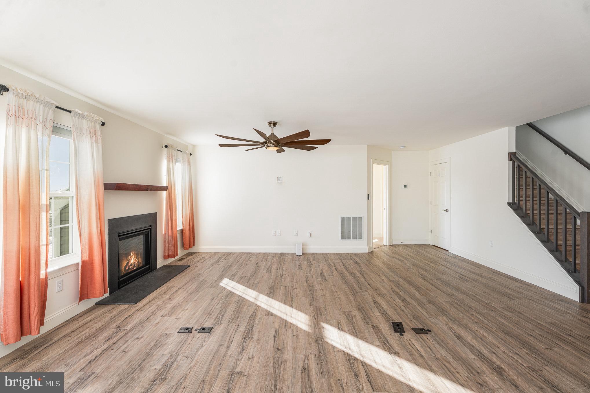 WINDY HEIGHTS, THE NEW - Residential