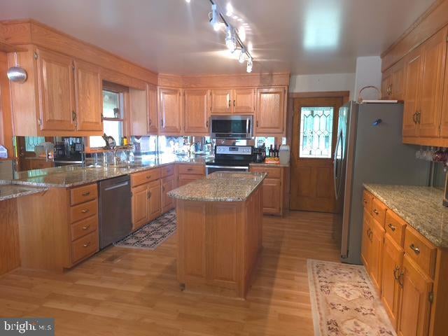 1521 SANDBRIDGE ROAD