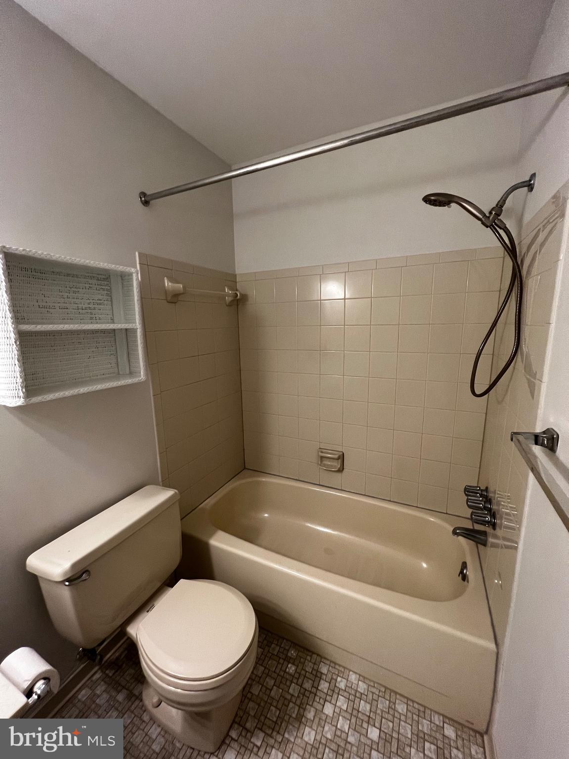 TANGLEWOOD - Residential Lease