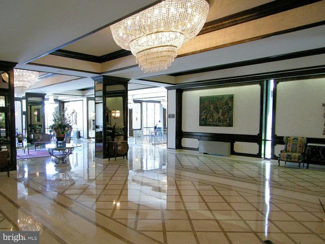 PROMENADE TOWERS - Residential