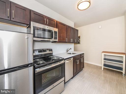 UNIVERSITY CITY - Residential Lease