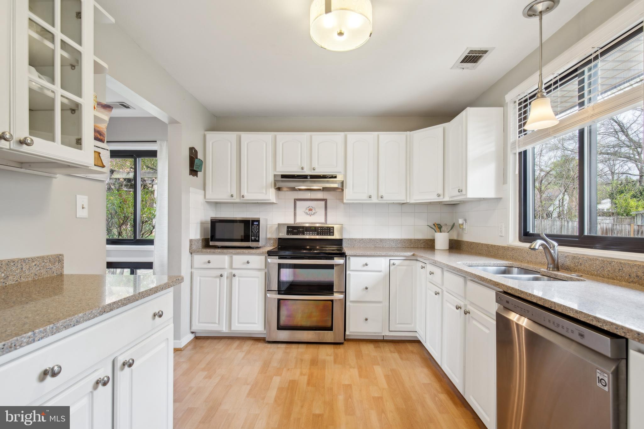 STONEYBROOKE - Residential