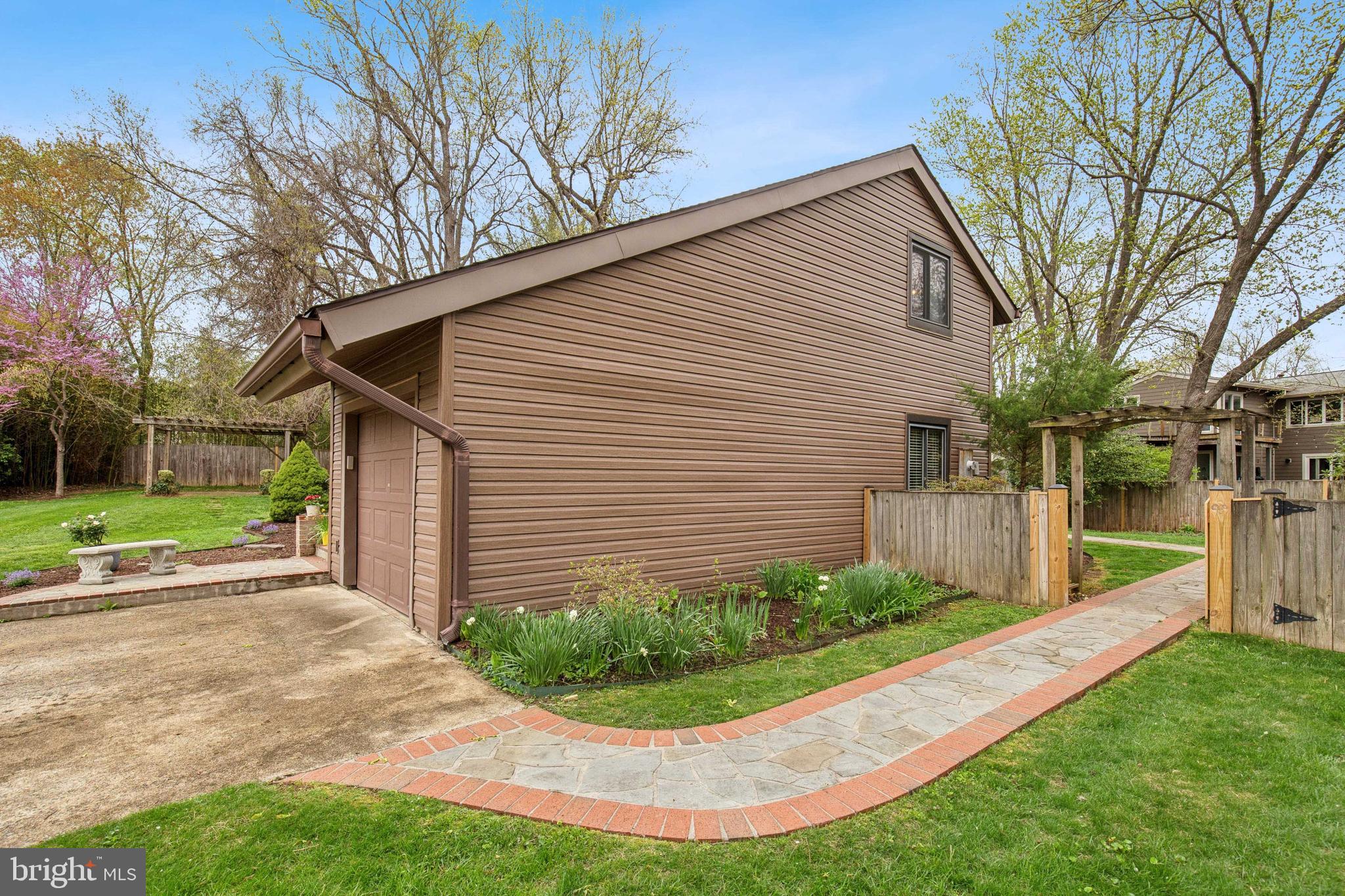 STONEYBROOKE - Residential