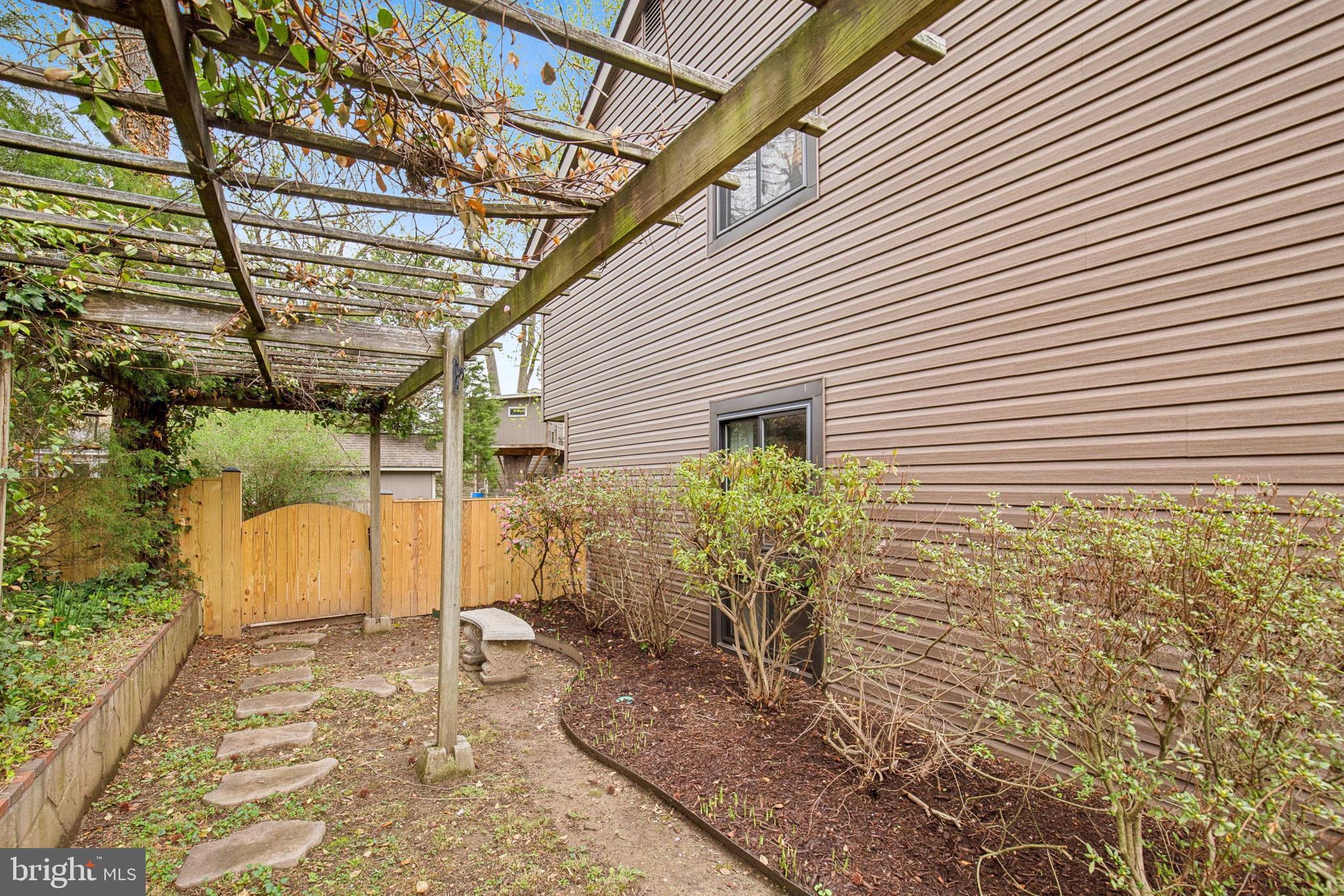 STONEYBROOKE - Residential