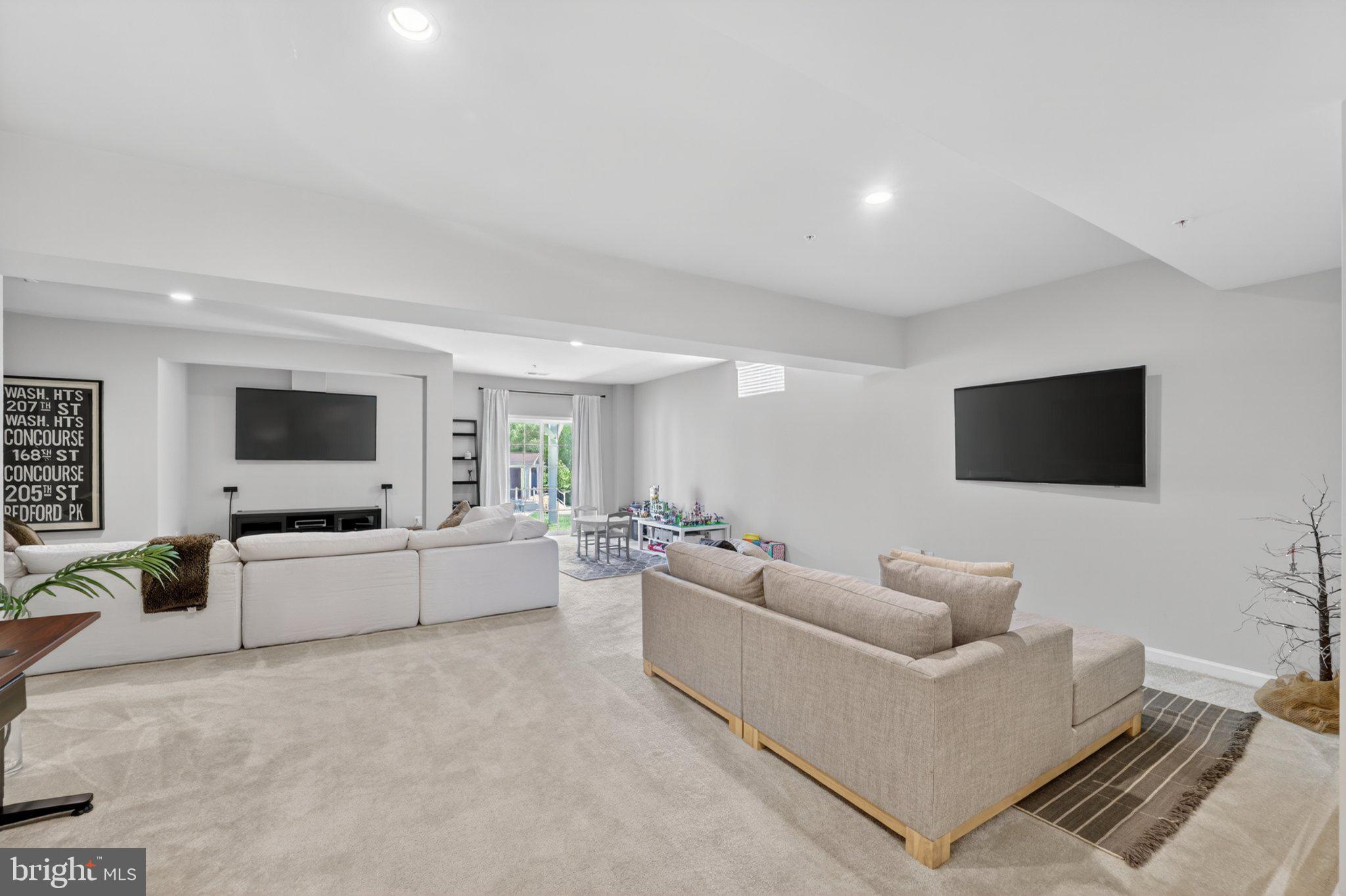 MARLBORO RIDGE - Residential