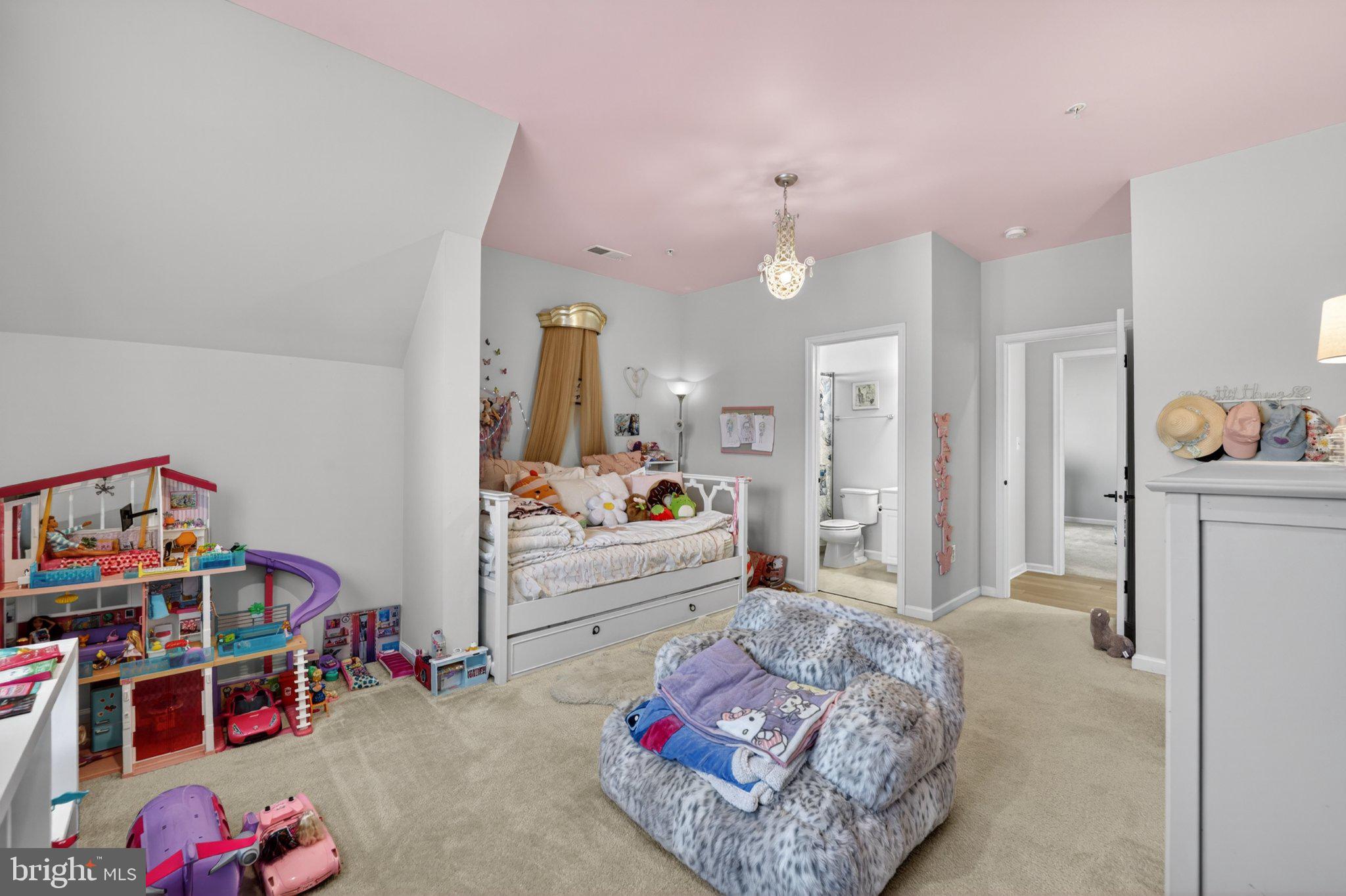 MARLBORO RIDGE - Residential