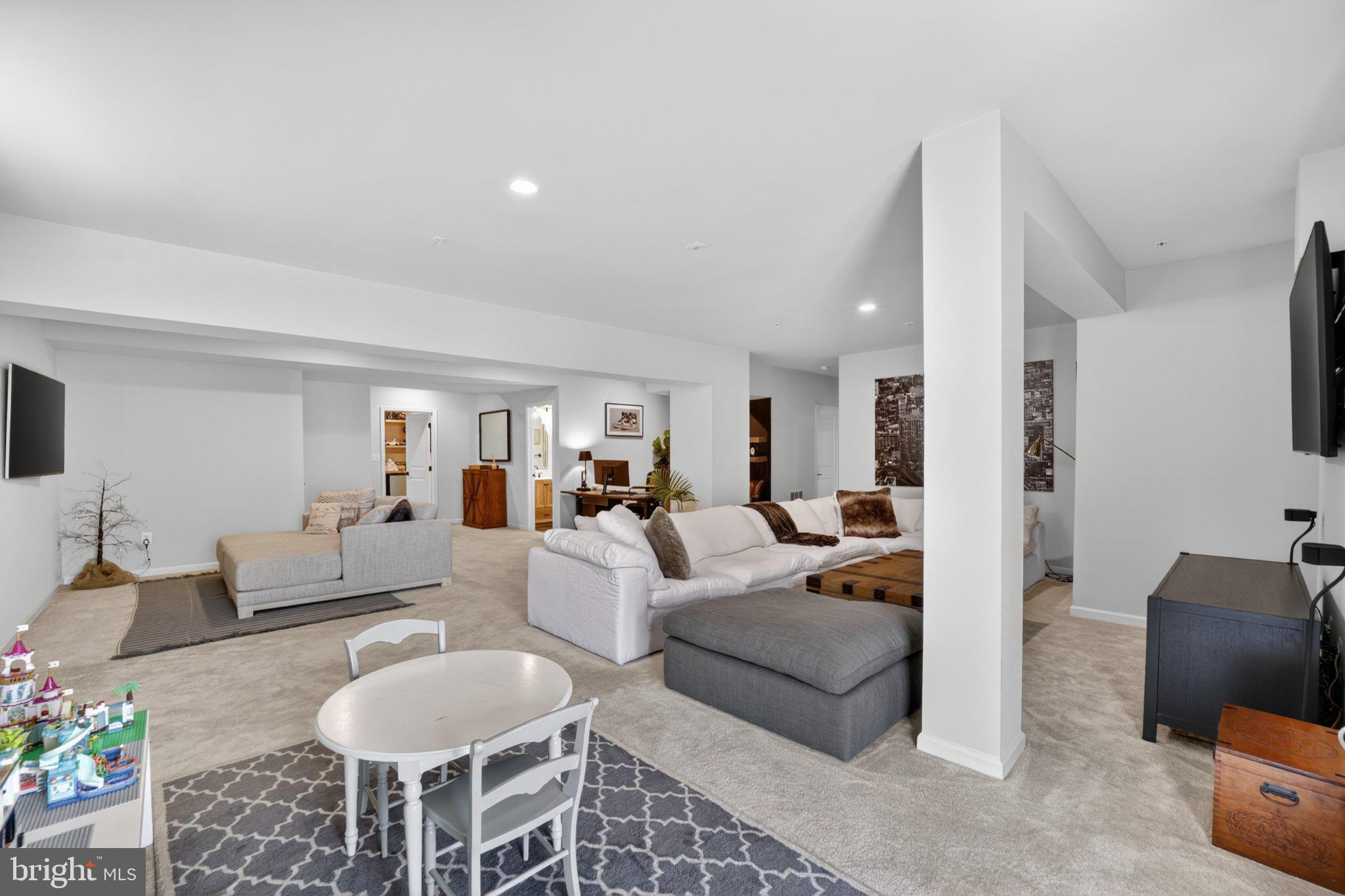 MARLBORO RIDGE - Residential