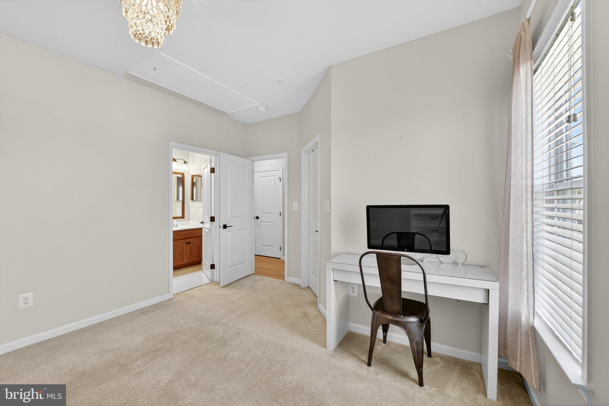 MARLBORO RIDGE - Residential