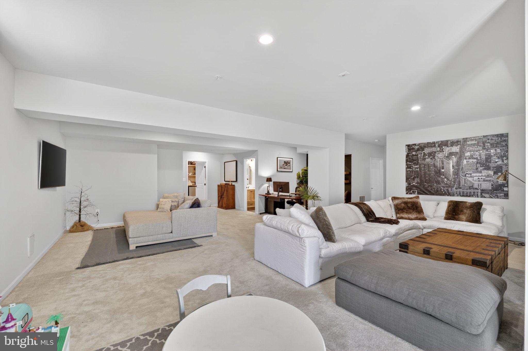 MARLBORO RIDGE - Residential