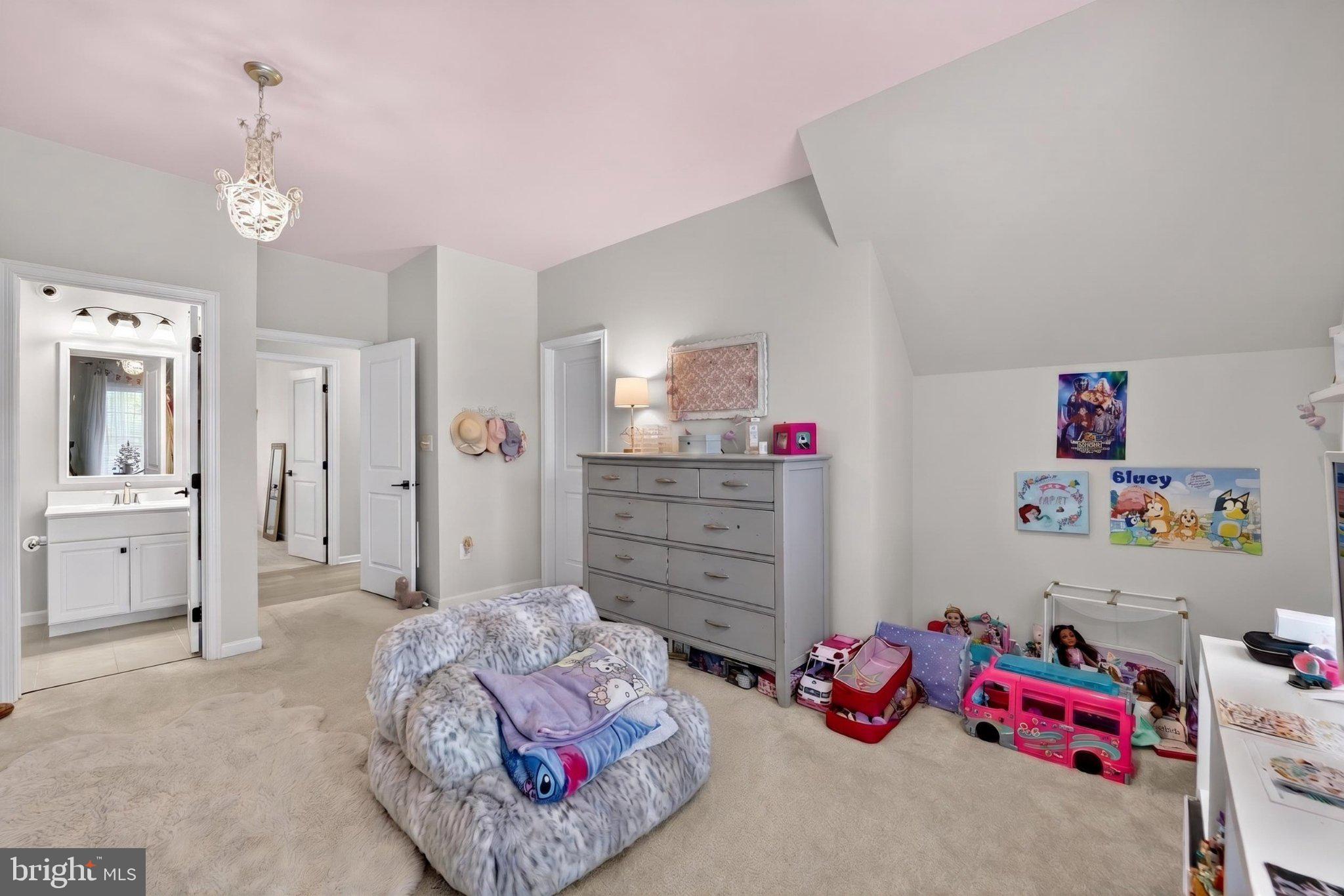 MARLBORO RIDGE - Residential