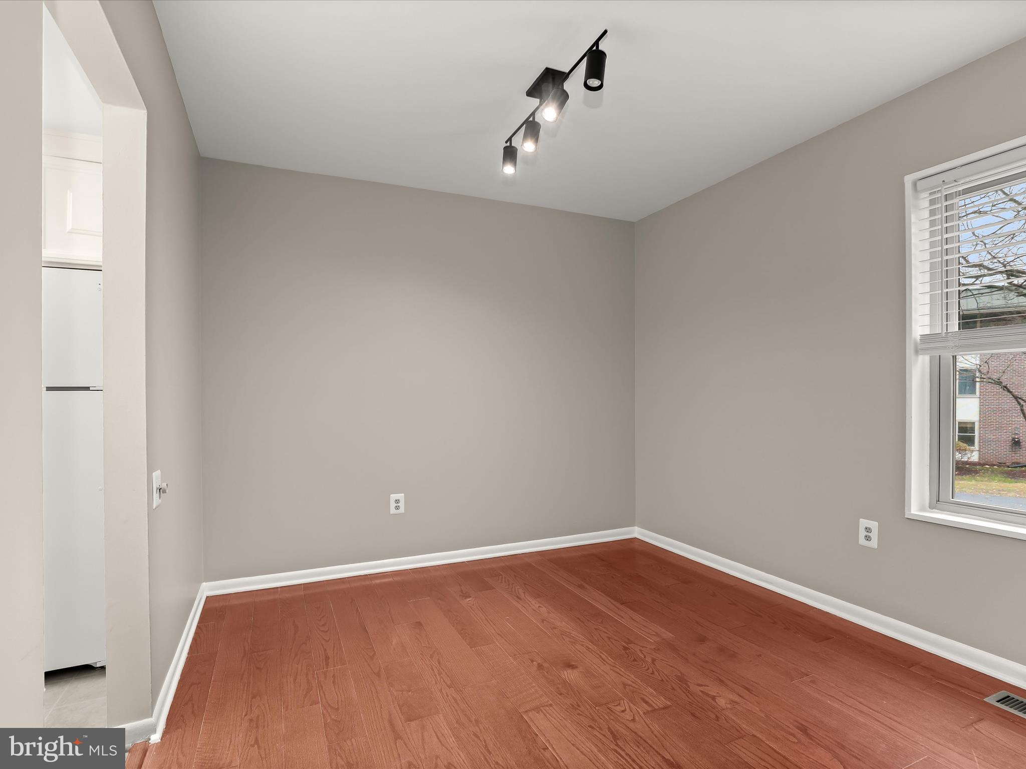 LEISURE WORLD - Residential