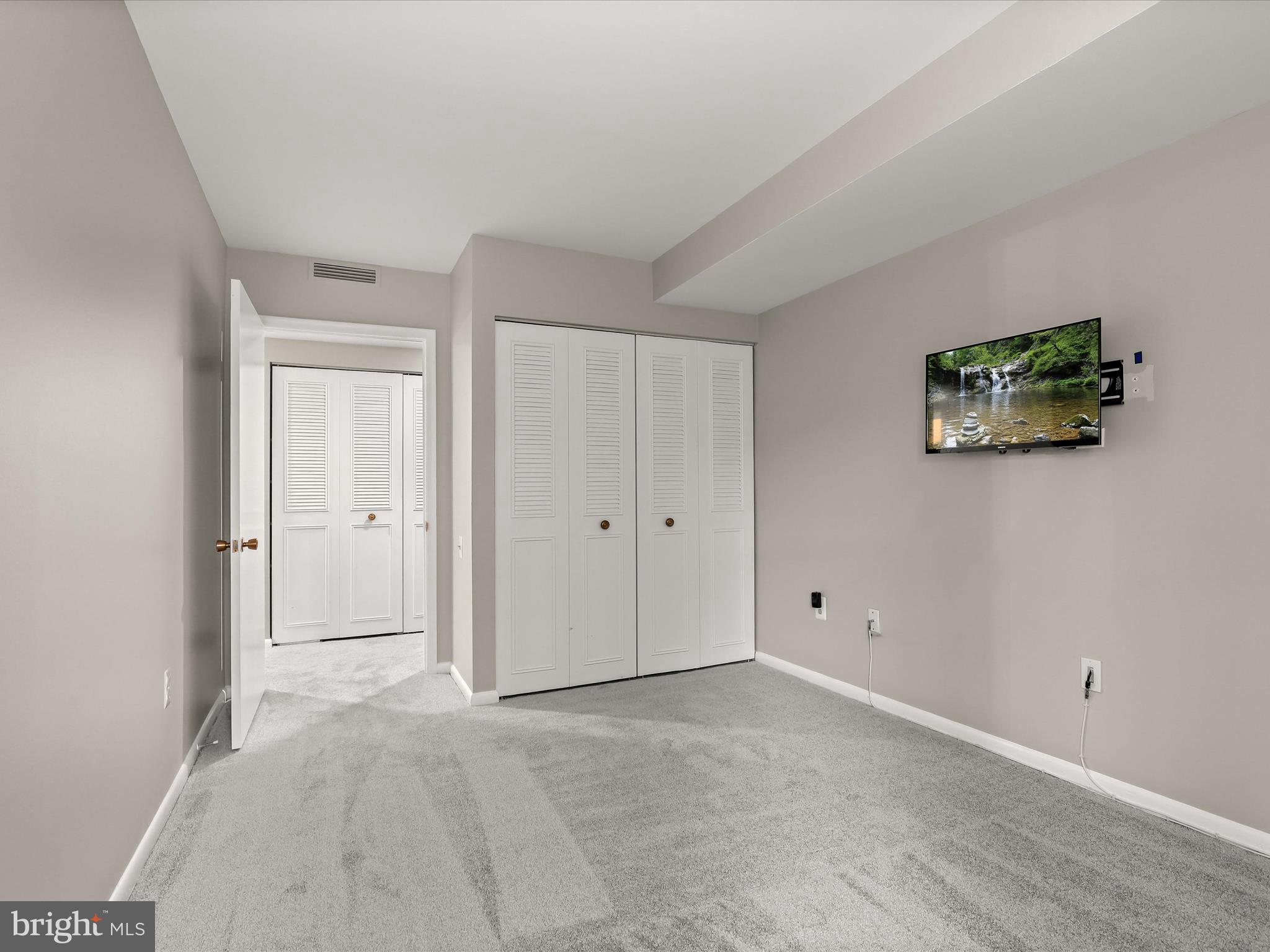 LEISURE WORLD - Residential