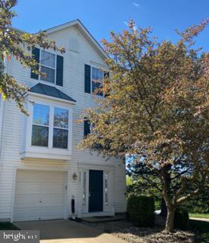 Welcome Home! Come fall in love with this meticulously maintained end unit townhome in sought after South Riding! More info to follow!